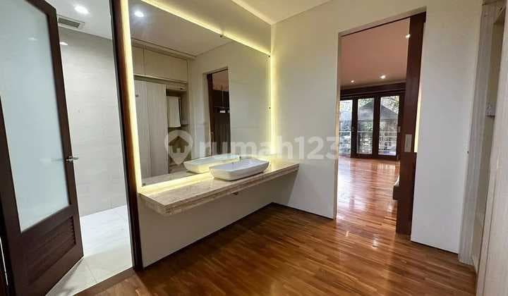 Rumah Bagus Luas 4 Are Shm 5 Kamar Tidur Di Gatsu Barat