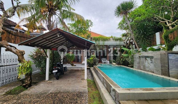 Villa Cantik 3 Kamar di Kerobokan Furnished dengan Pool dan Taman