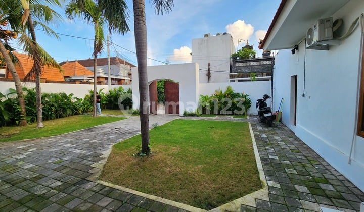 Semi Villa 2 Bedroom House with a Large Garden in Canggu