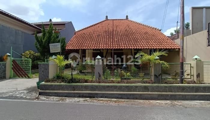 Auctioned, House for Boarding in Banjarsari, Solo