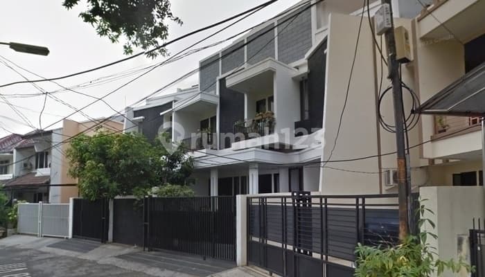 Dilelang, Rumah Tinggal di Perum Taman Kedoya Baru, Jakbar