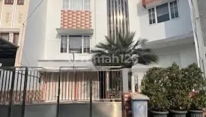 Dilelang, Rumah 2 Lantai di Villa Permata Gading, Koja, Jakut