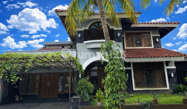 Neat and Ready-to-Occupy Residence in Bintaro Tangsel Wt-16311