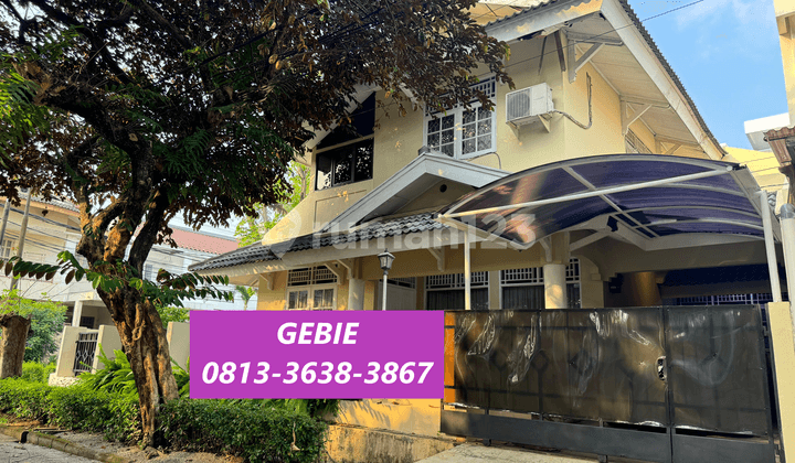 Simple Two-Story Hook House Well-Maintained in Mertilang Bintaro WT-16985