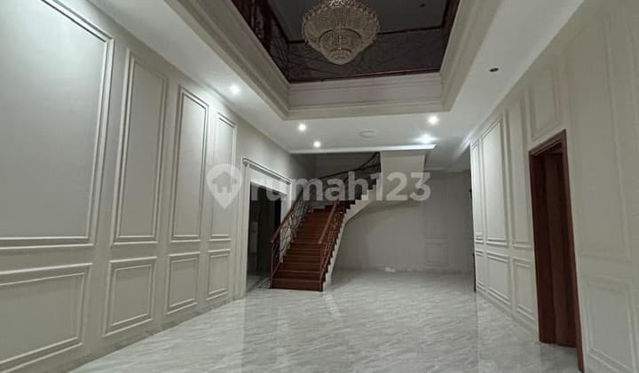 Rumah TURUN HARGA 2 Lantai Desain Mewah di Sektor 9 Bintaro Jaya UT-16454