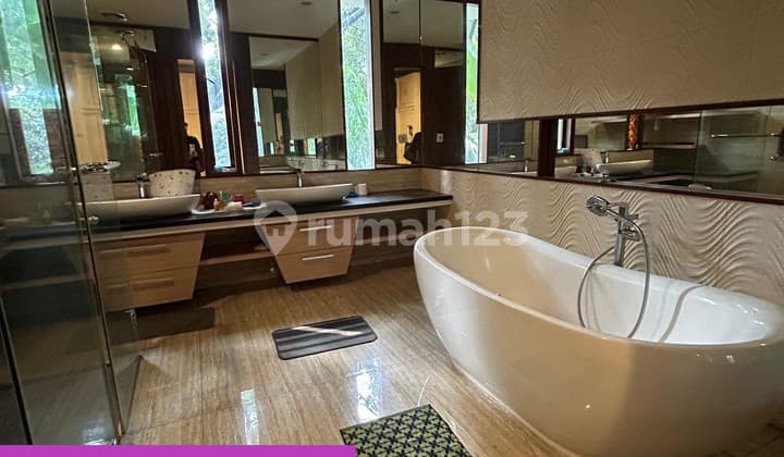 Rumah Mewah nuansa wood shades di Senayan Bintaro Sektor 9 UT-16714