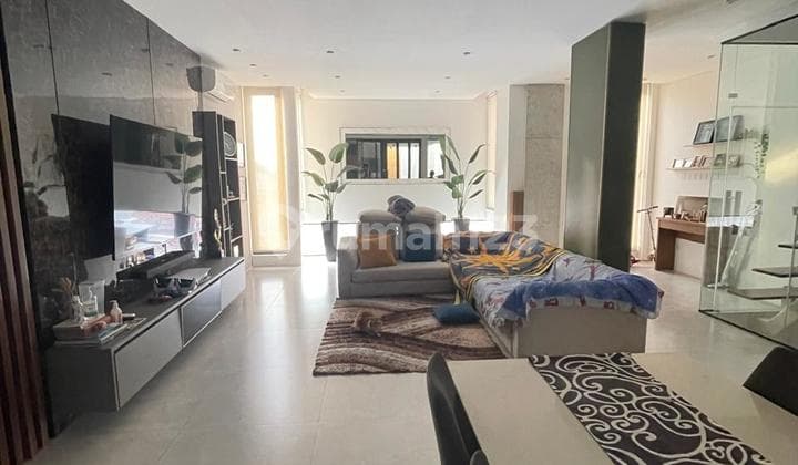 Rumah dengan Swimming Pool di Pondok Betung Tangsel Om-17187