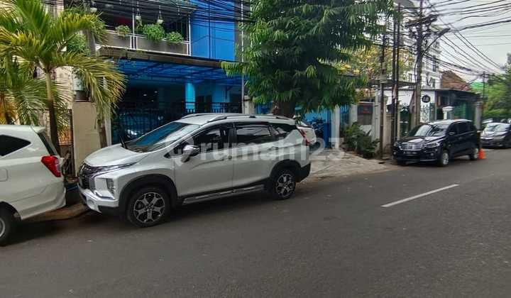 Gedung Komersial Strategis di Setiabudi Jakarta Selatan, 3 Lantai, Cocok untuk Kantor