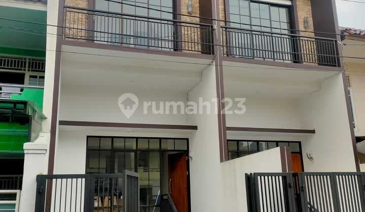 Rumah Bagus SHM di Pondok Kelapa