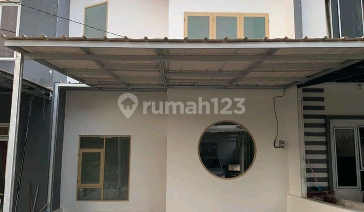 Rumah 2 Lantai Stasiun Kereta Cilebut