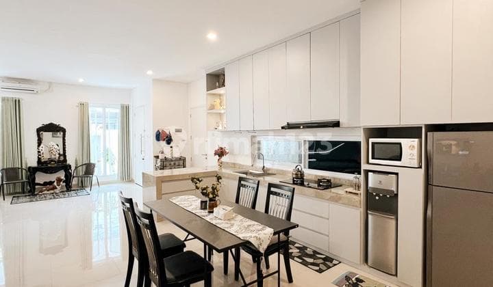 House for Sale Quickly in North Tenggilis, Surabaya