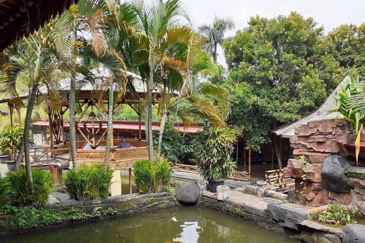 1. Saung Pancoran.jpg