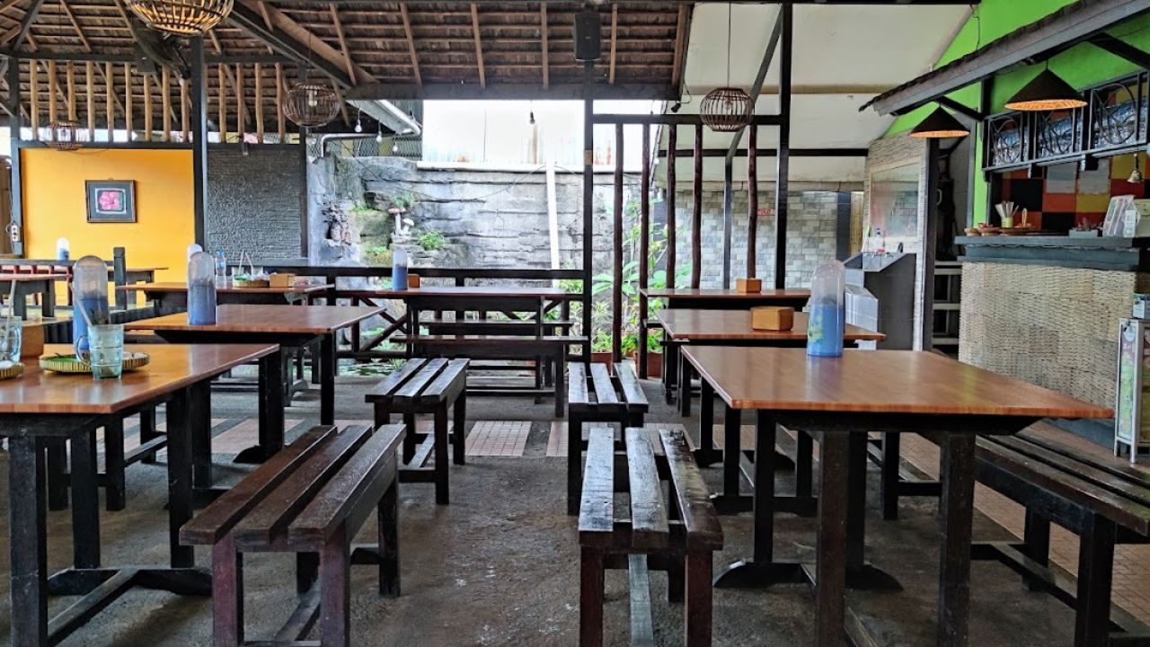 3. Luwih Cafe Pontianak.jpg
