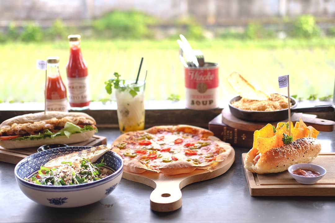 5. cafe di bali seminyak.jpg