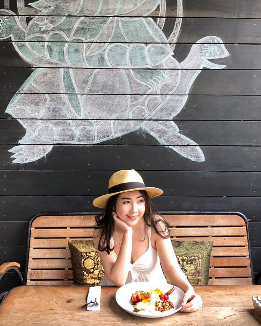 7. cafe enak di seminyak.jpg