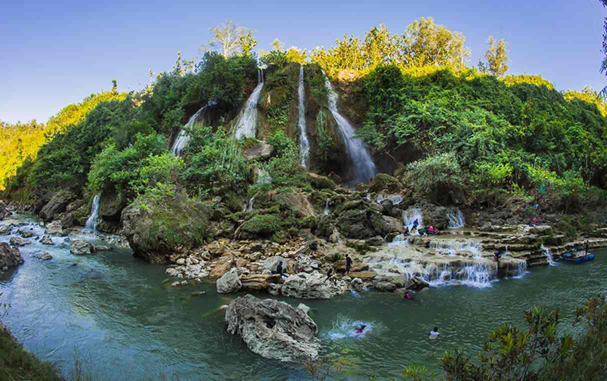 SultranzHoliday | 9 Wisata Air Terjun Jogja Tercantik yang Wajib Kamu Kunjungi Air Terjun Sri Gethuk.jpg