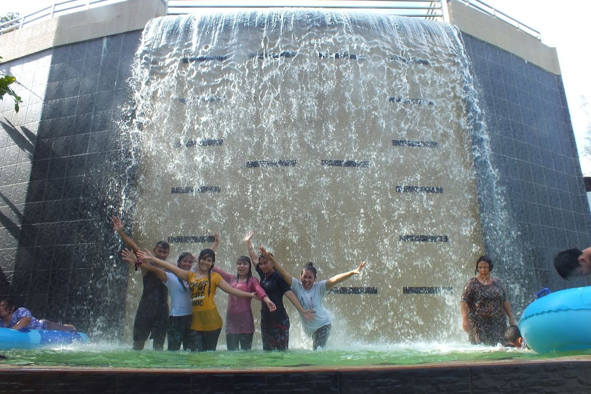 Air terjun di Hairos Water Park.jpg