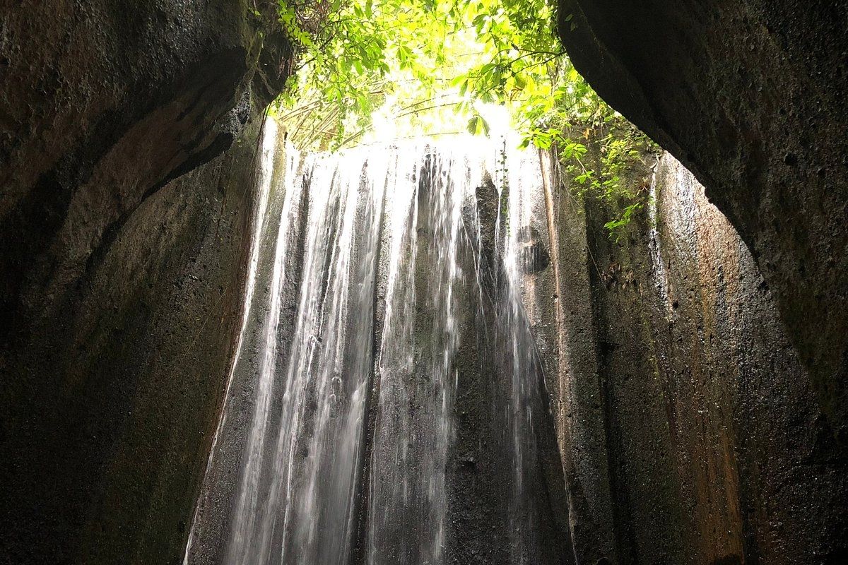 Akses ke Tukad Cepung Waterfall.jpg