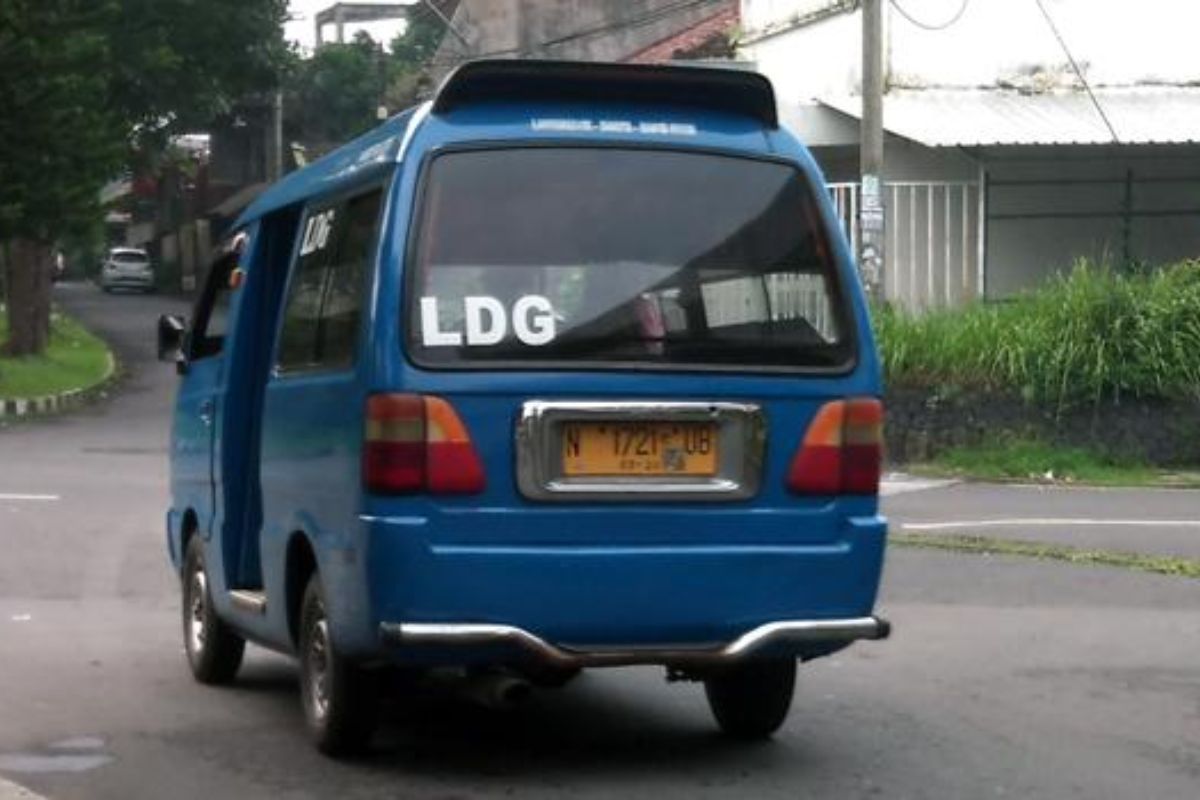 Angkot LDG Malang.jpg