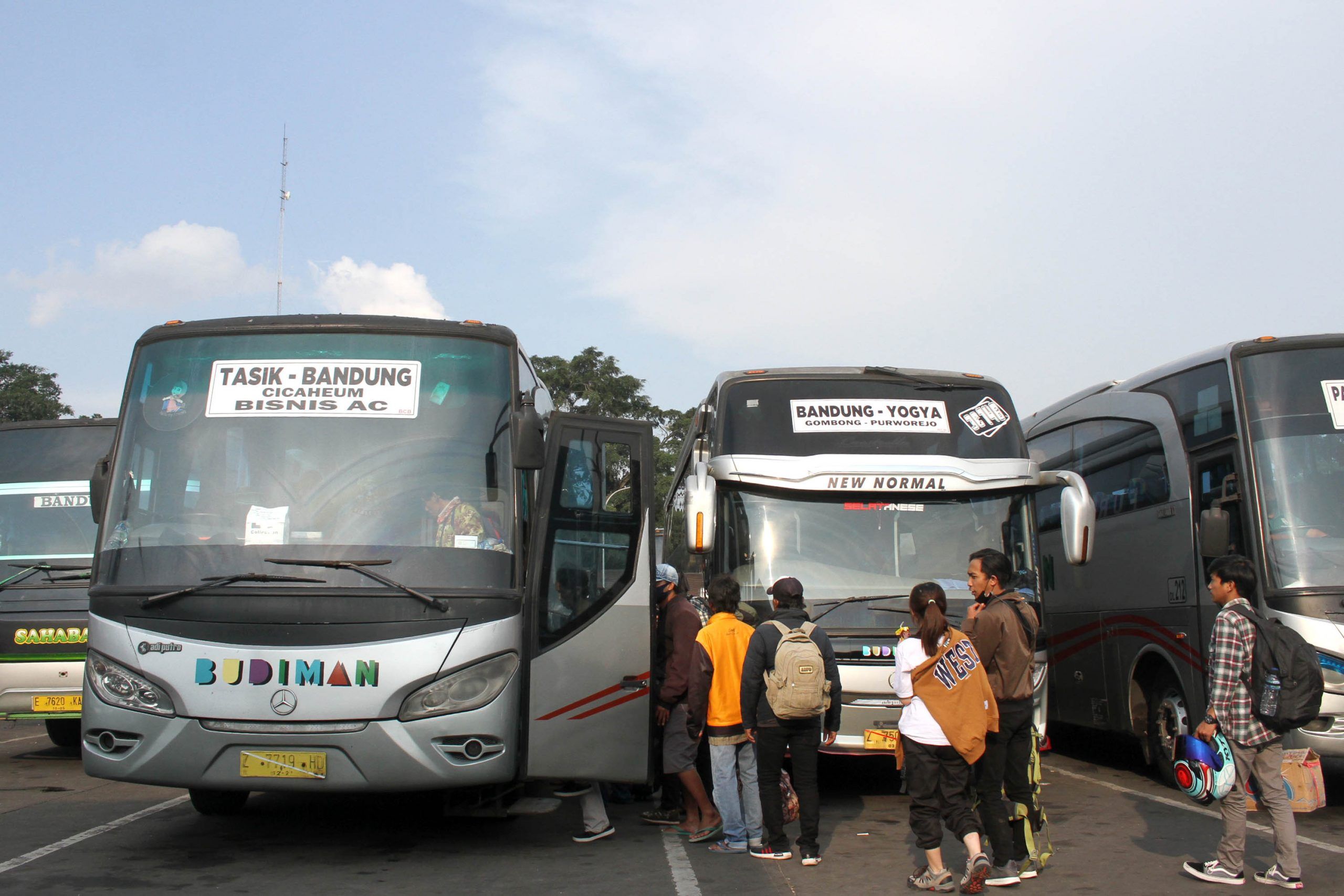 Angkutan di Terminal Cicaheum.jpg