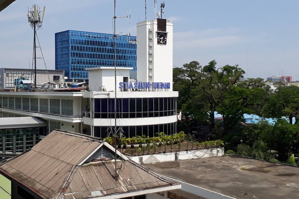 Arsitektur Bangunan Stasiun Kereta Medan.jpg