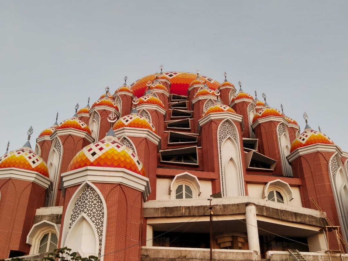 Arsitektur Masjid 99 Kubah.jpeg