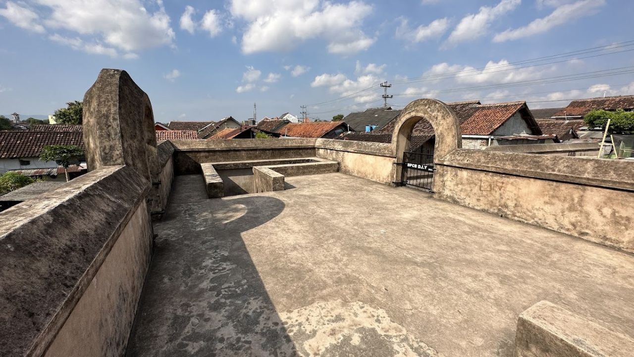 Bagian atas Situs Warungboto.jpg