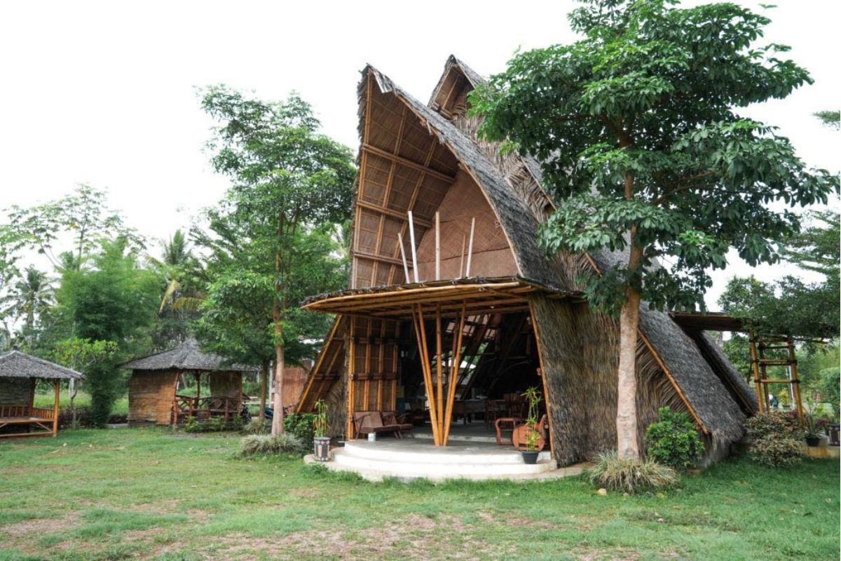 Balkondes Wringin Putih.jpg