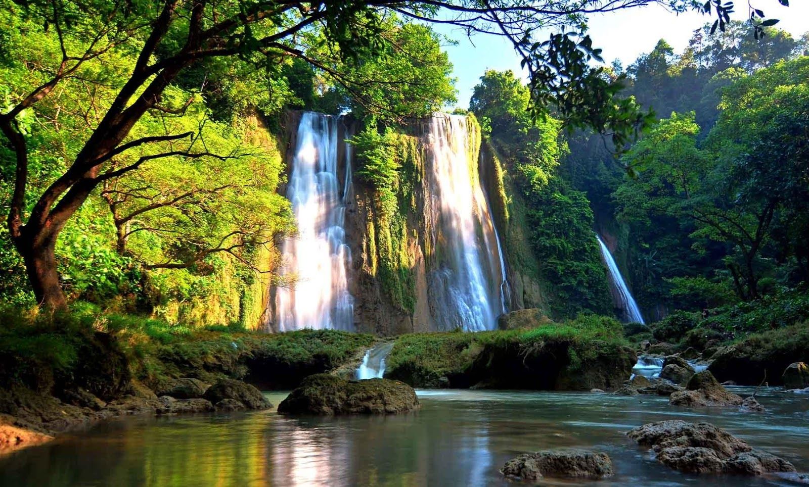 Barisan Air Terjun yang Indah.jpg