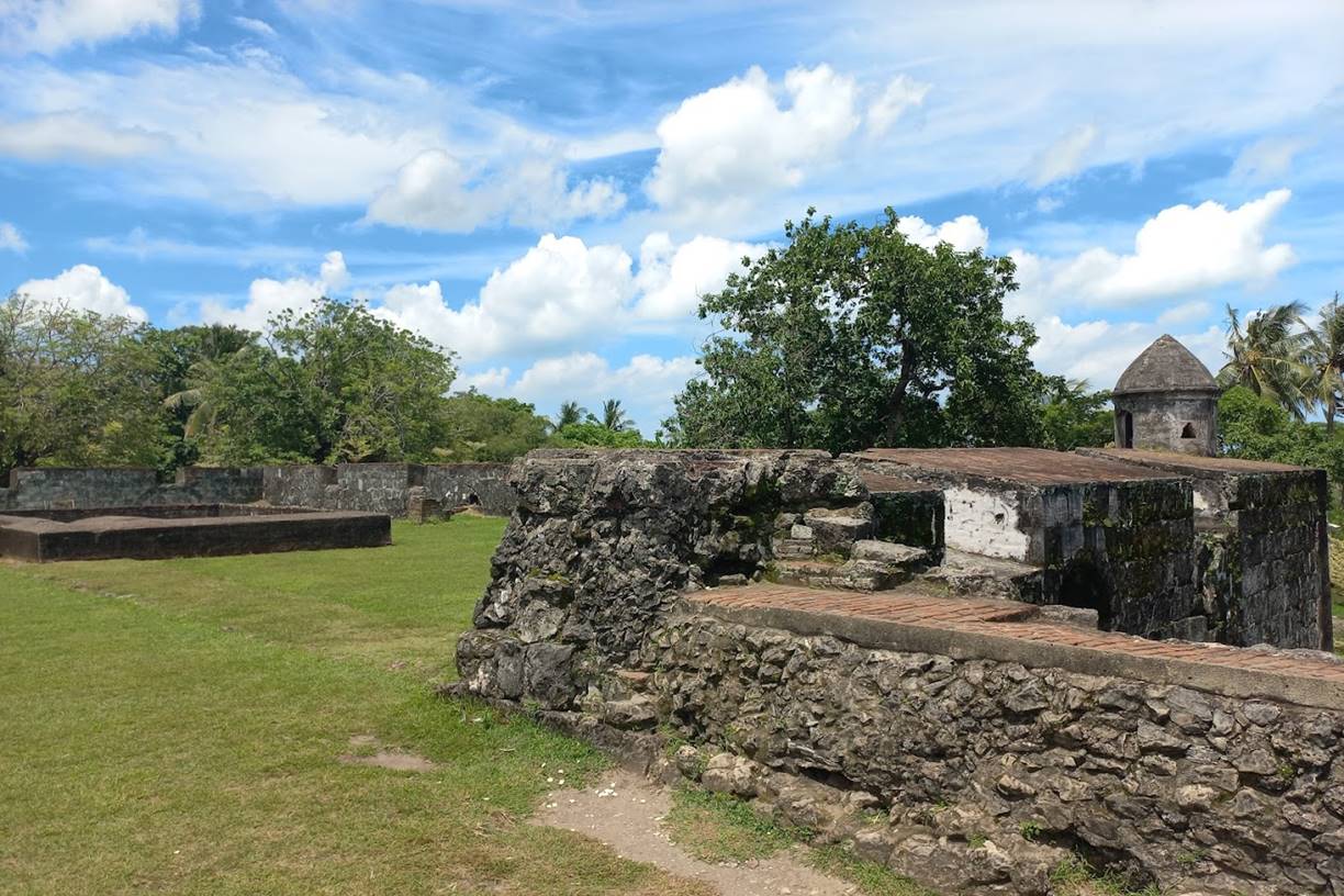 Benteng Speelwijk, Salah Satu Tempat Wisata di Sekitar Masjid Agung Banteng.jpg