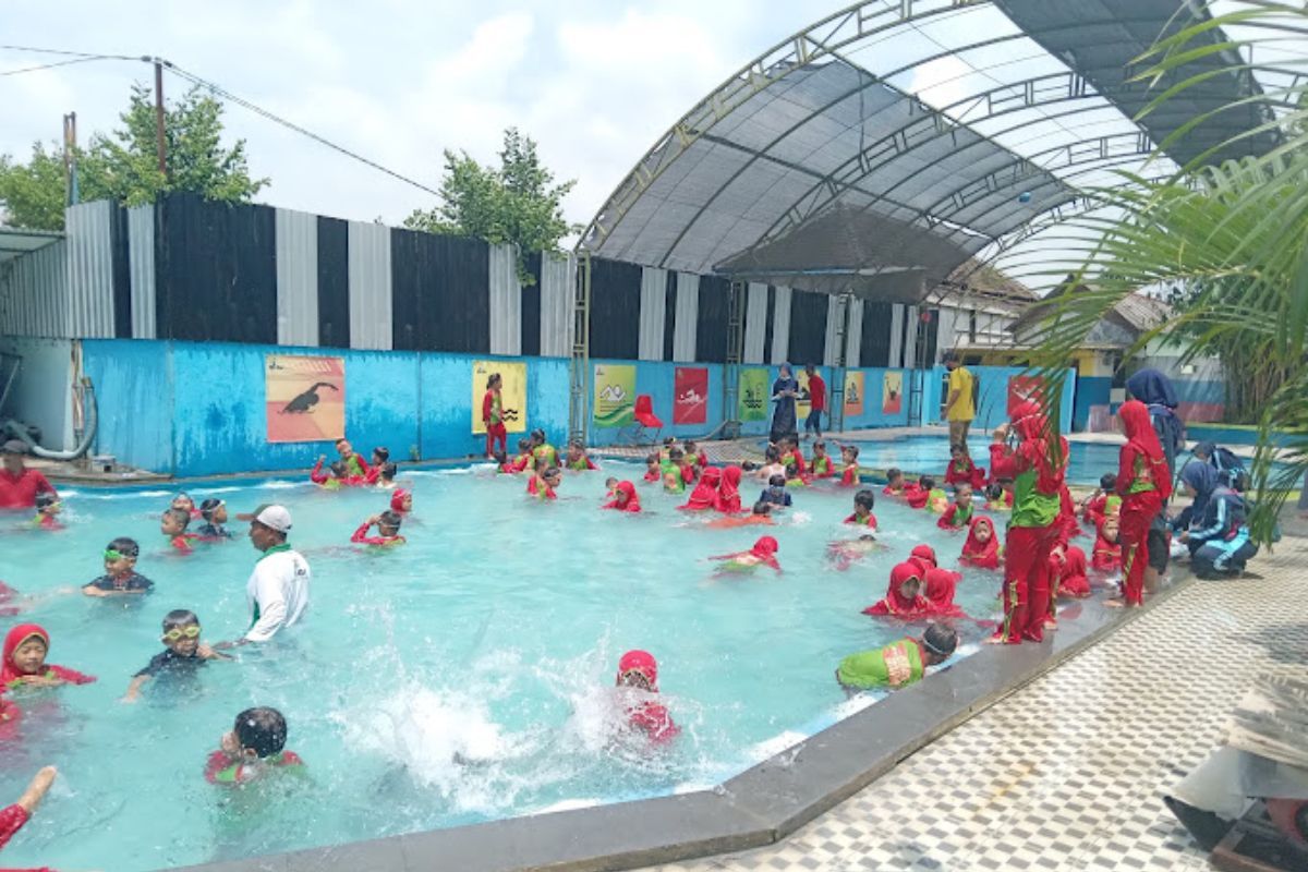 Berenang di kolam renang seru.jpg