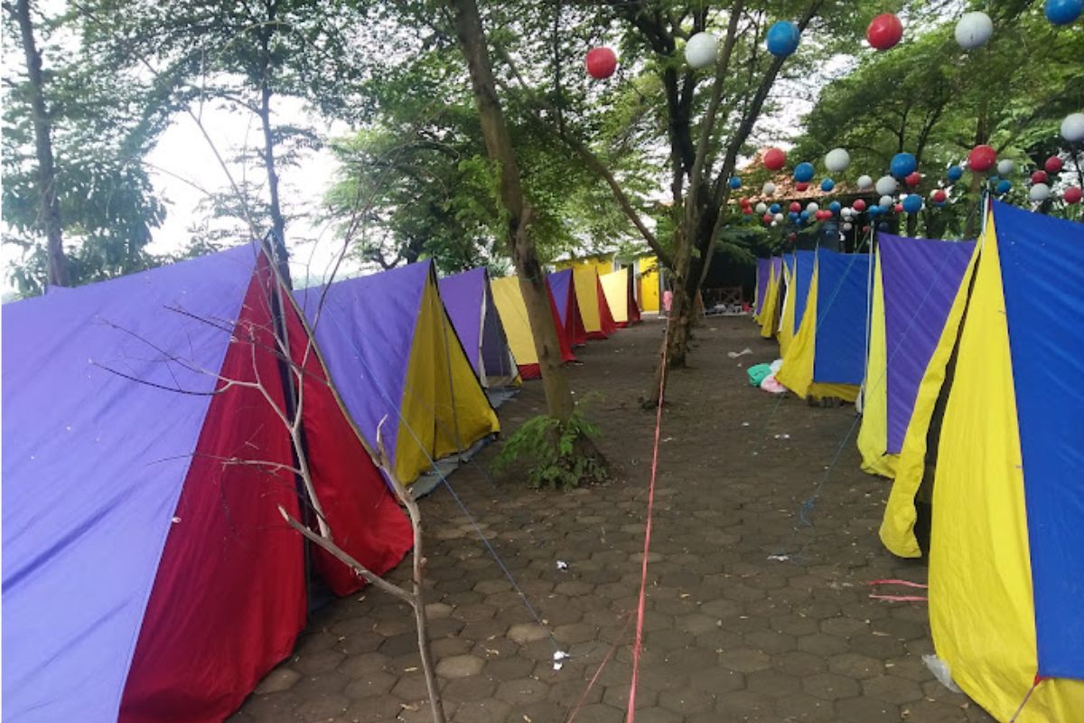 Berkemah dan berlatih kepemimpinan.jpg