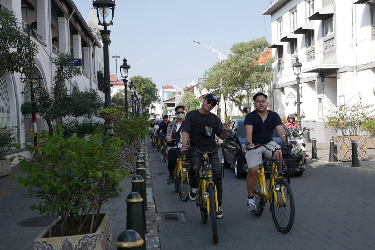 Bersepeda di Kota Tua Semarang.jpg