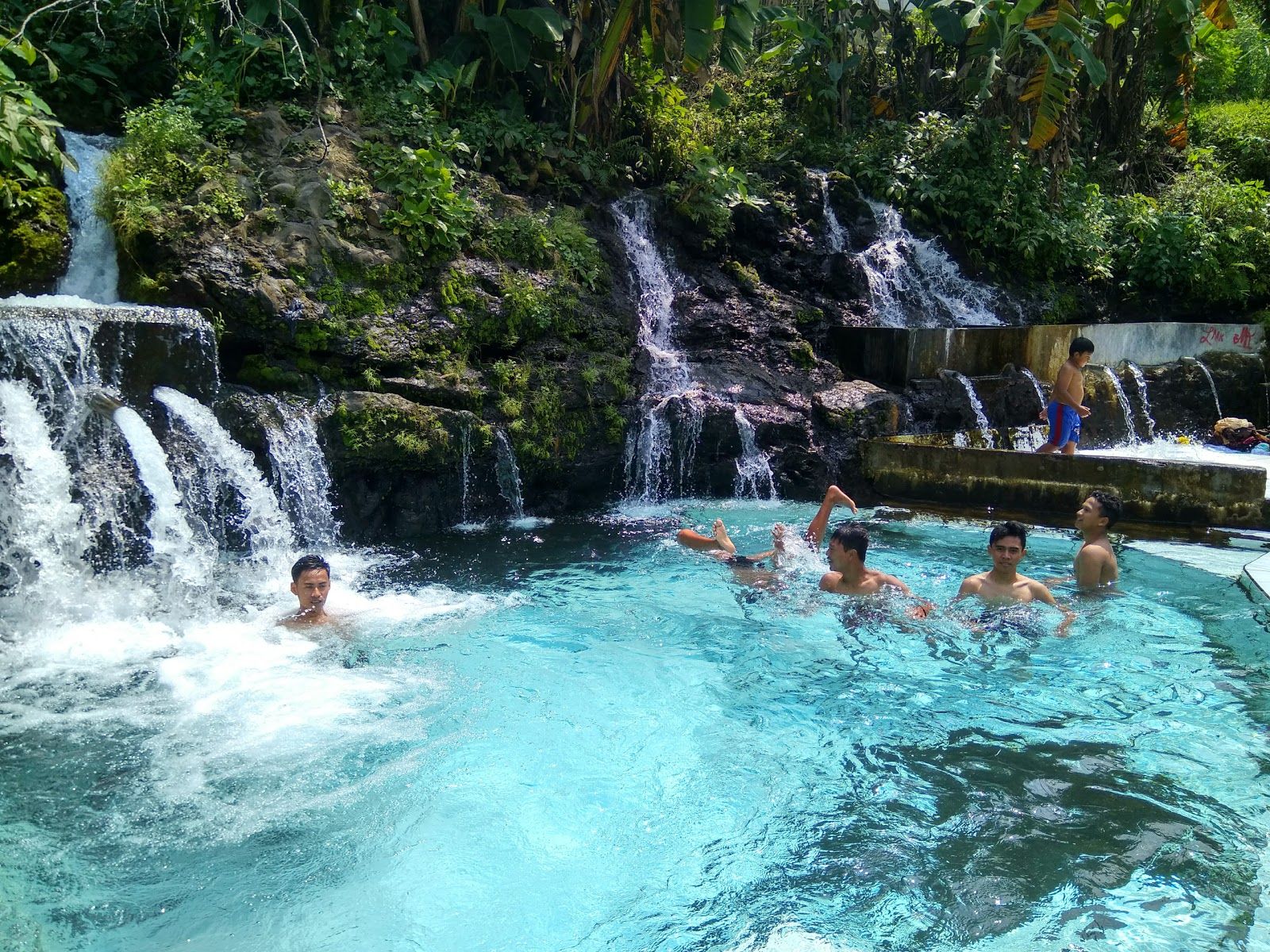 Body Jumping Pemandian Kalireco.jpg