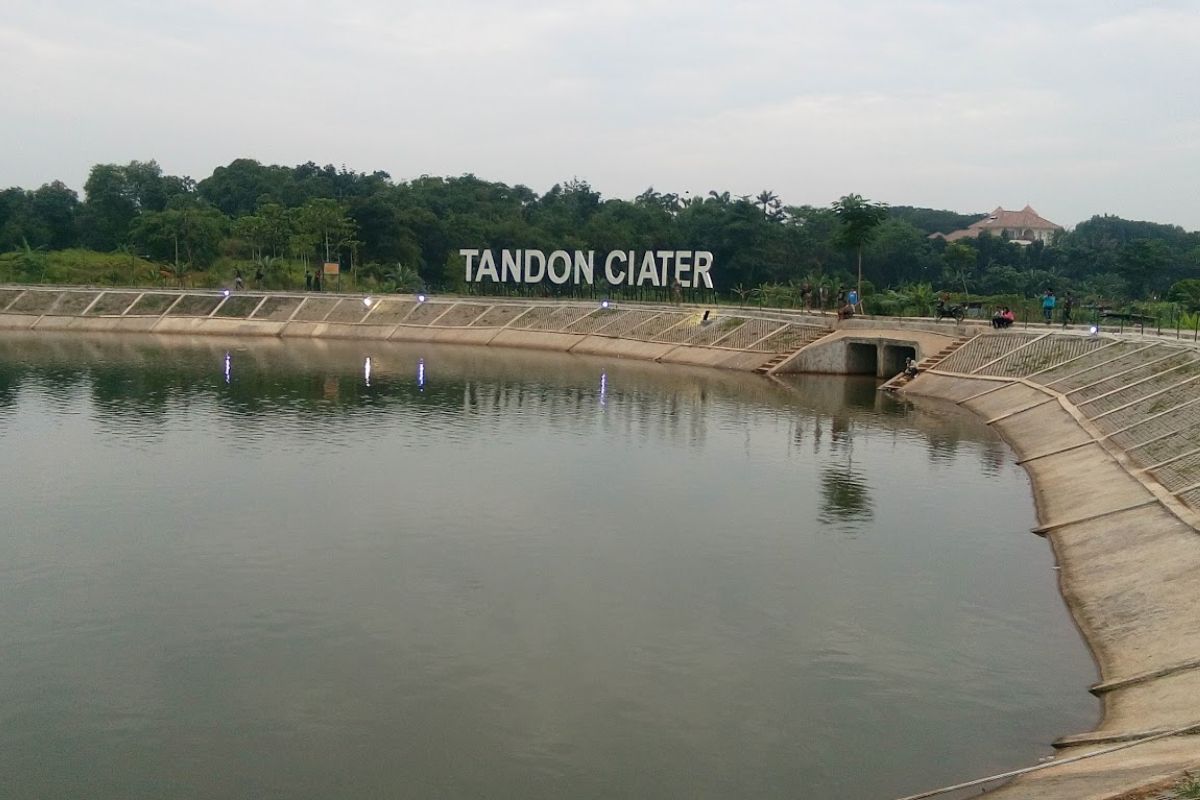 Danau buatan di Tandon Ciater.jpg