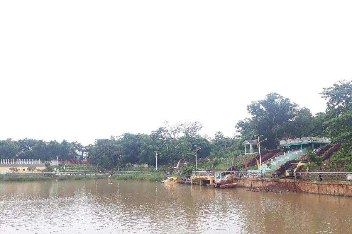 Danau di Taman BSD.jpg