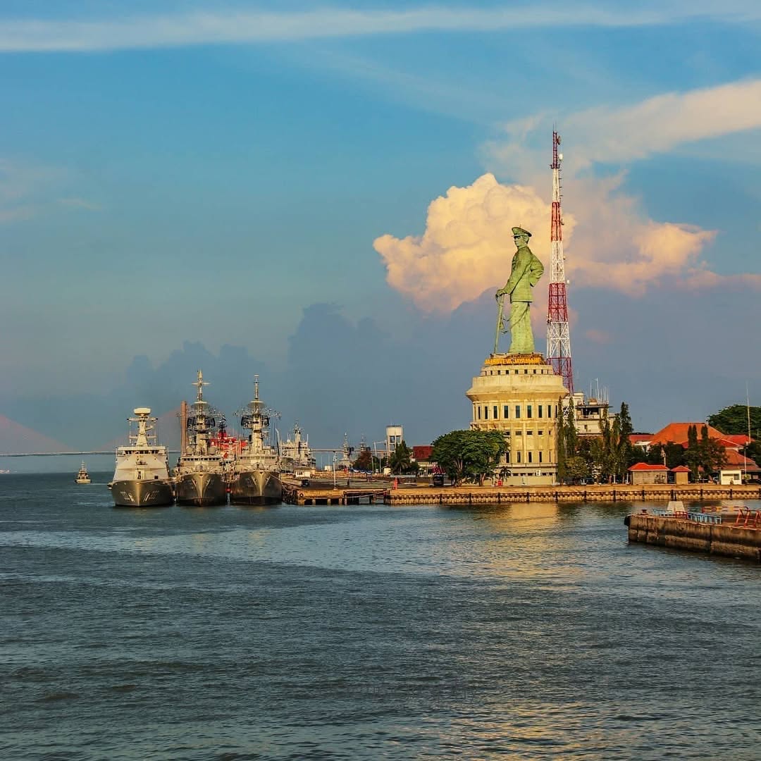 Daya Tarik Monumen Jalesveva Jayamahe.jpg