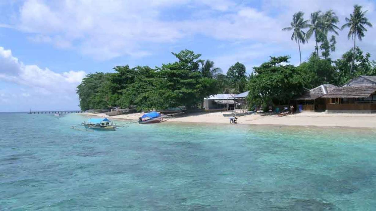 Daya Tarik Pantai Malalayang di Manado.jpg