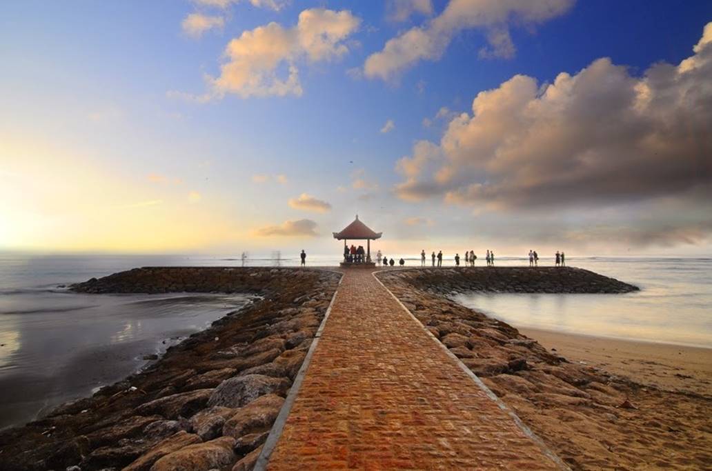 Daya Tarik Pantai Matahari Terbit.jpg