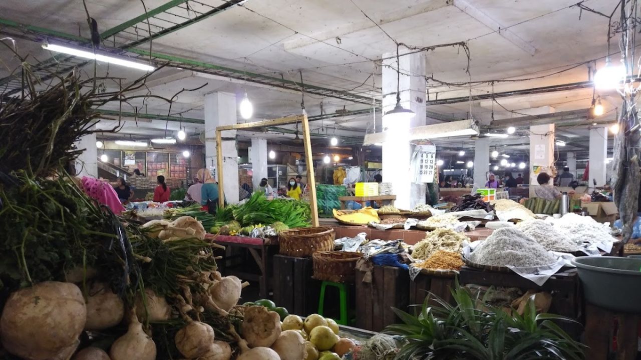 Di dalam Pasar Petisah Medan.jpg