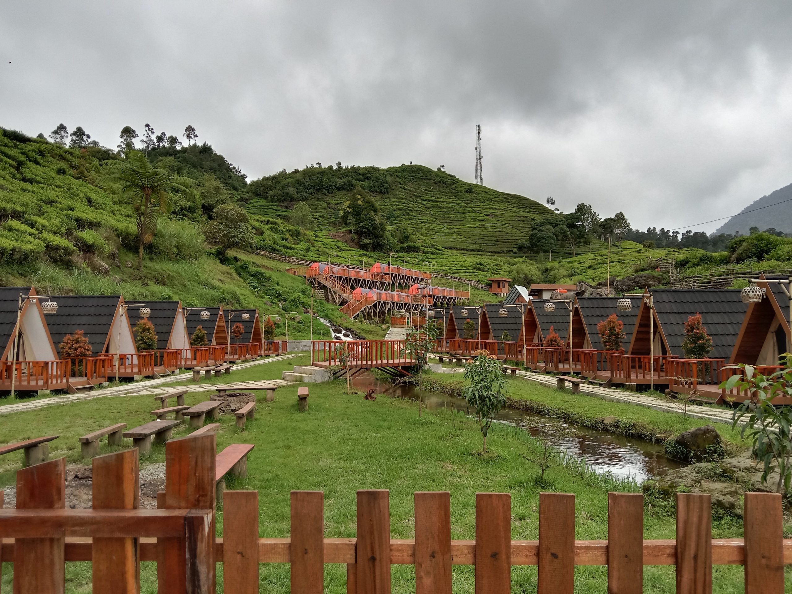 Ecopark Curug Tilu, Penginapan Cantik di Tengah Perkebunan Teh Ciwidey
