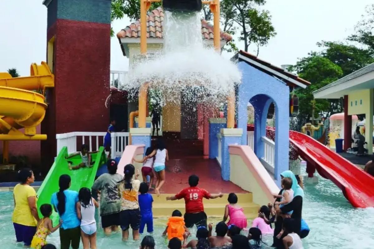 Ember tumpah di THB Waterpark.jpg