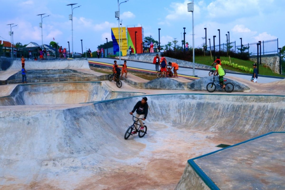 Fasilitas Olahraga Alun-alun Depok.jpg