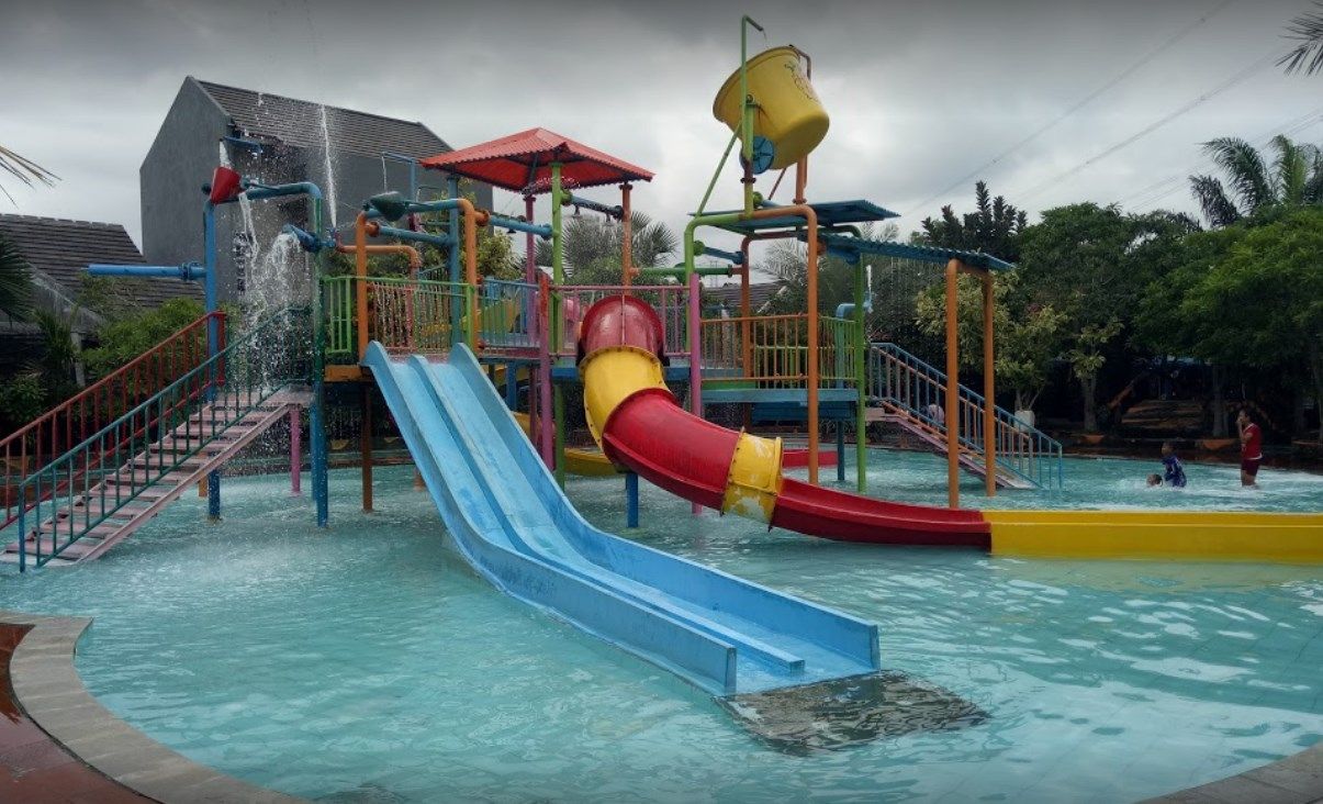 Fasilitas Puri Nirwana Waterpark.jpg