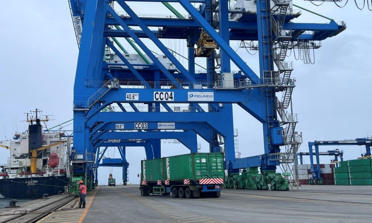 Fasilitas di Terminal Petikemas Makassar.jpg