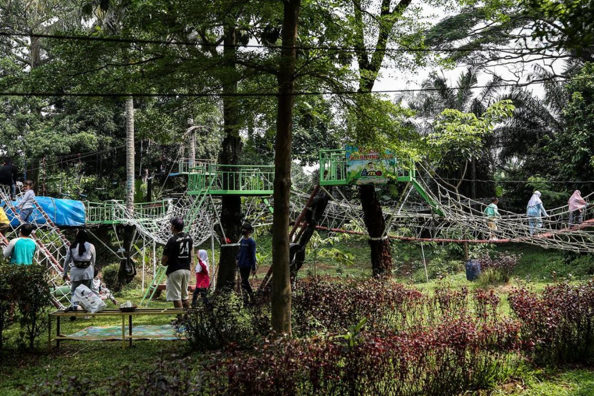 Fasilitas outbound di Kampung Main Cipulir.jpg