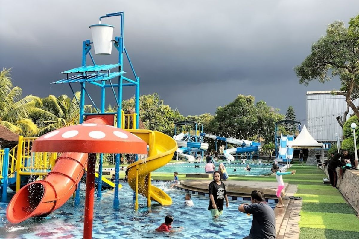 Fasilitas permainan di Tridas Waterpark.jpg
