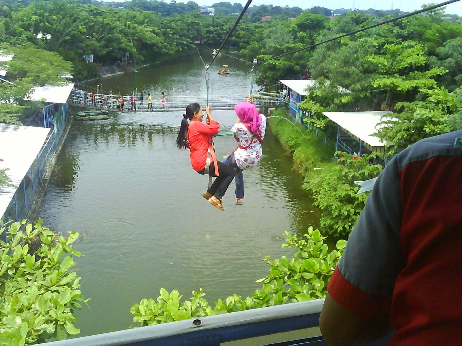 Flying fox di Waterpark Ciperna.jpg