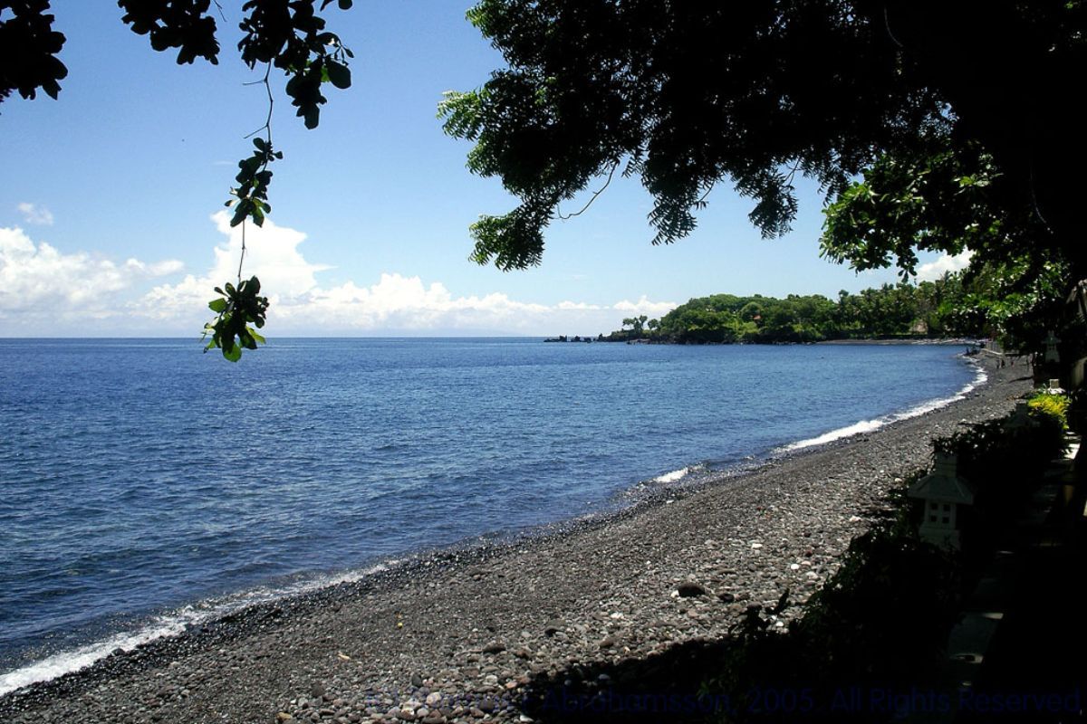 Garis Pantai Tulamben.jpg