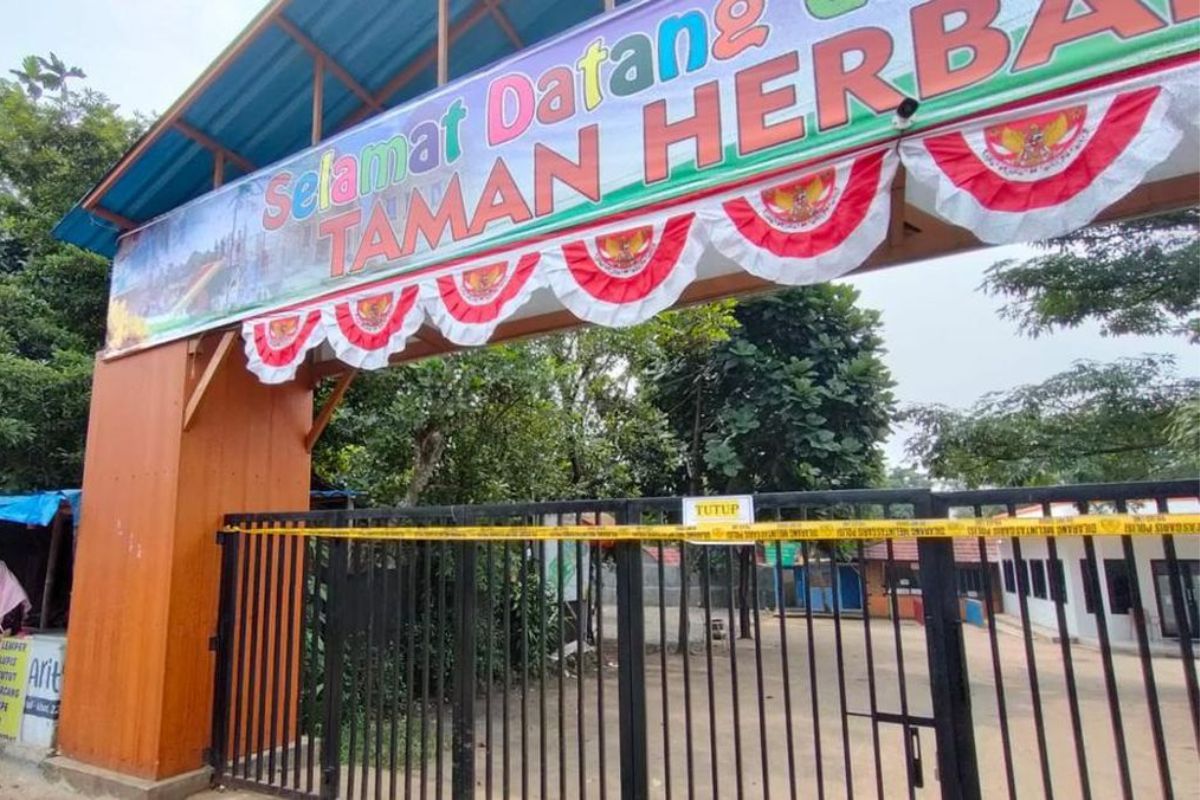 Gerbang Taman Herbal Insani.jpg